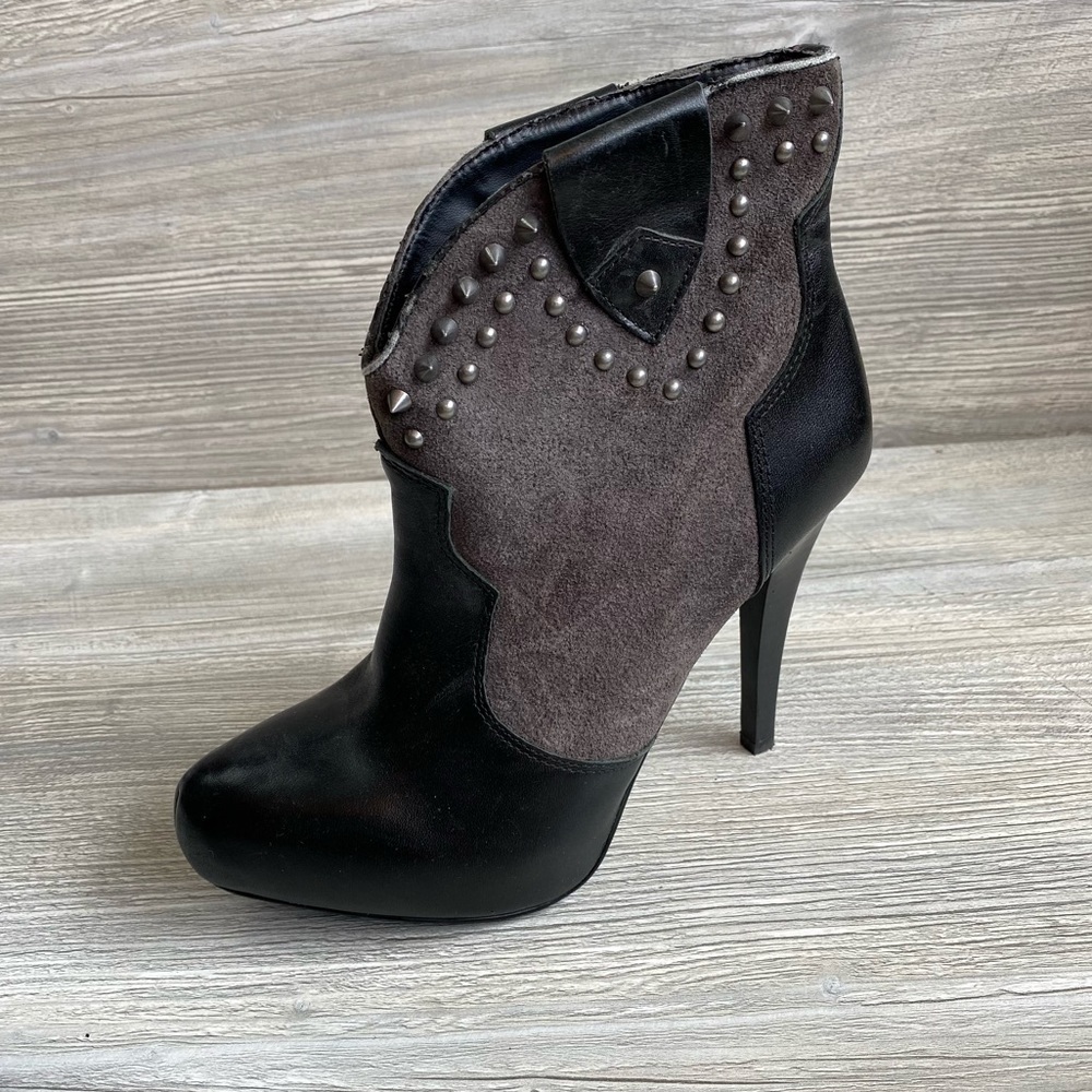 Black & grey studded riveted stiletto ankle bootie Fergie leather Gordon size 6